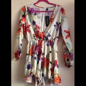 🌸BRAND NEW Cute Floral V Romper🌸 NWT